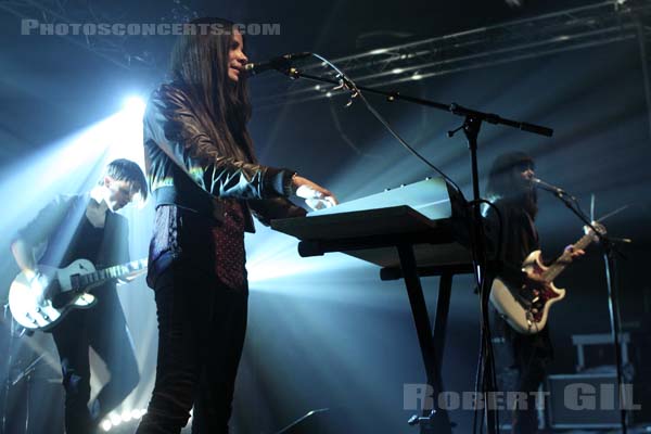 SCHOOL OF SEVEN BELLS - 2009-03-05 - PARIS - Point Ephemere - 